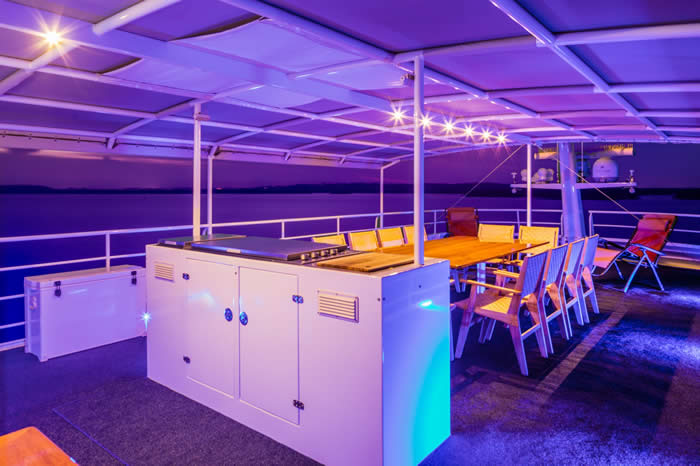 82 Flybridge Catamaran Sun Deck